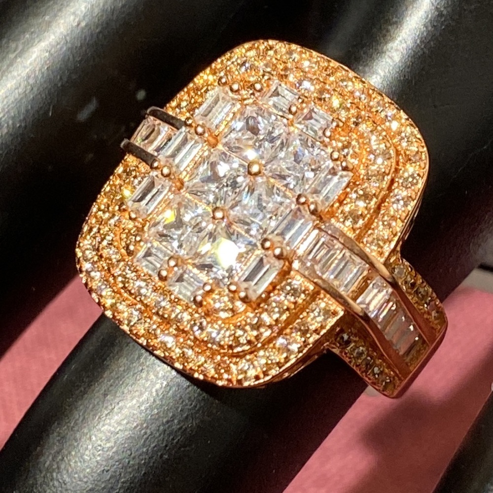 Bella Luce Champagne & White Diamond Simulants